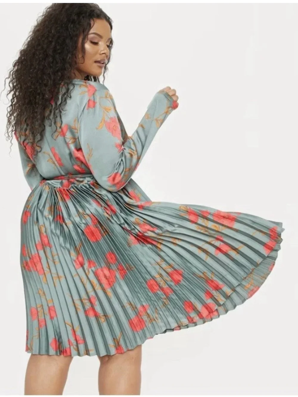 PrettyLittleThing Emerald Green Midi Dress Red Floral Print and pleated skirt - Picture 2 of 8